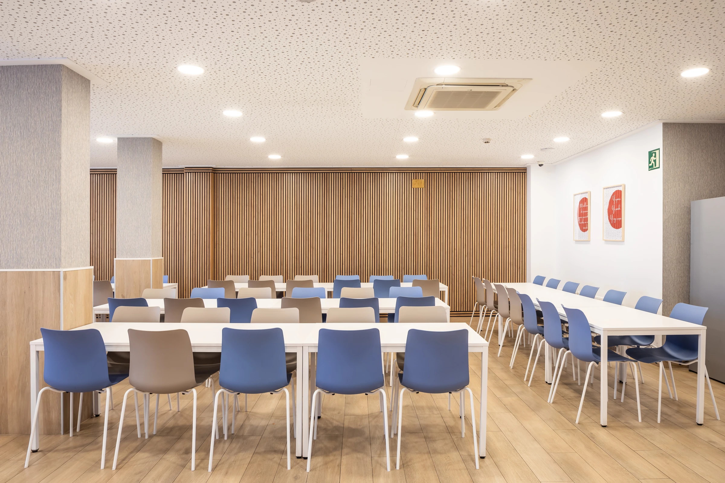 Sala de actos preparada