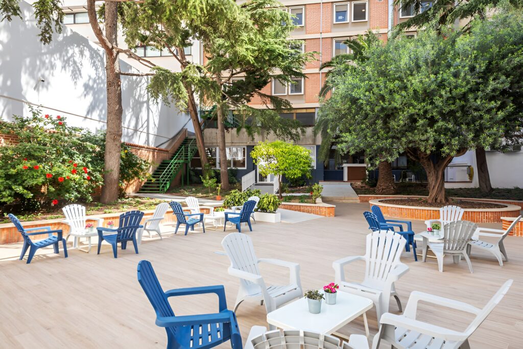 Patio en la residencia anunciata